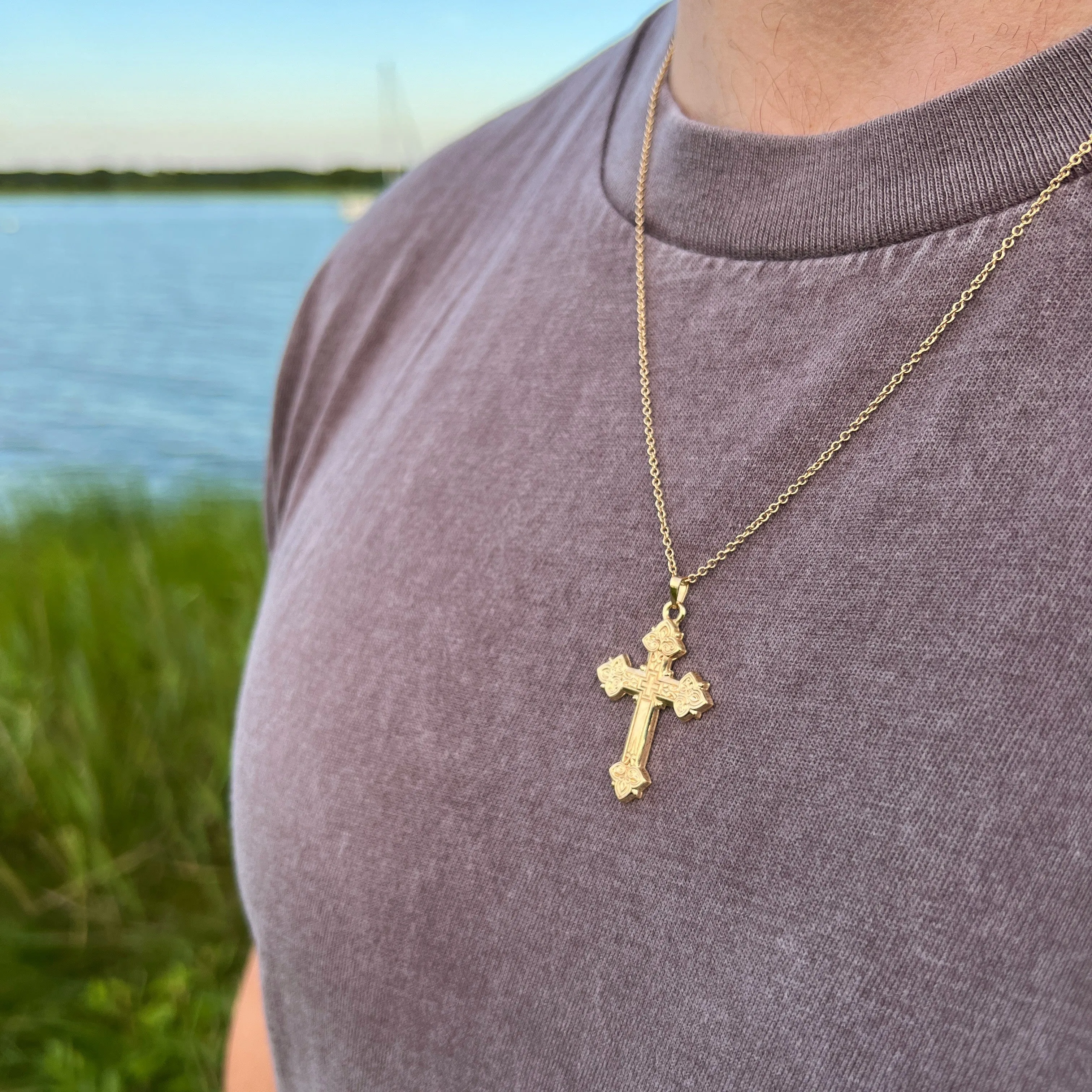 14K GOLD INTRICATE DESIGN CROSS PENDANT