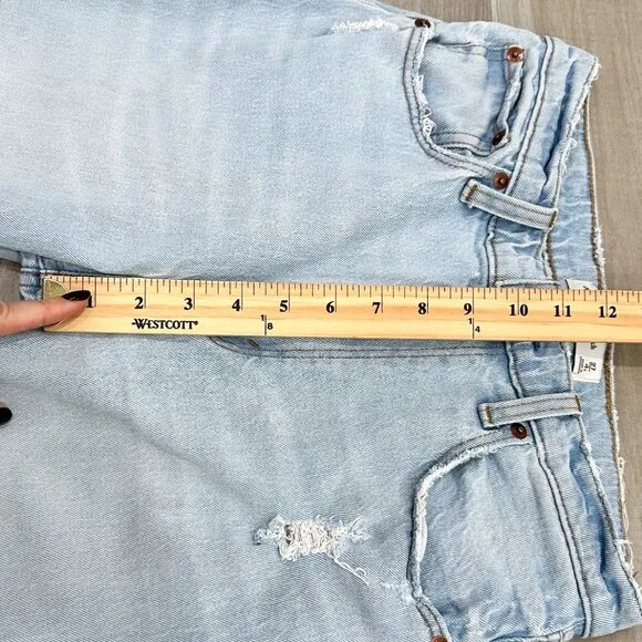 Abercrombie &amp; Fitch The ‘90s Straight Ultra High Rise Jeans in Light Destroy