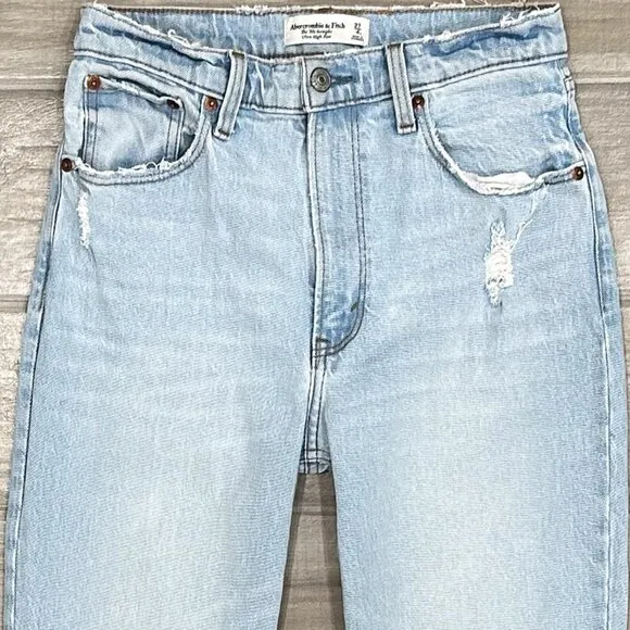 Abercrombie &amp; Fitch The ‘90s Straight Ultra High Rise Jeans in Light Destroy