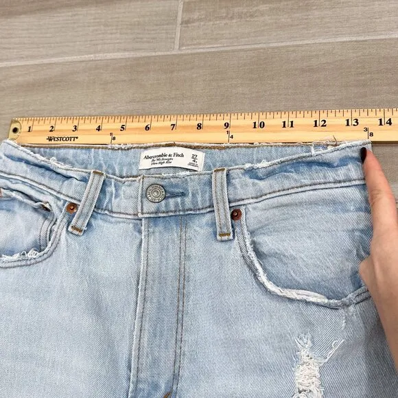Abercrombie &amp; Fitch The ‘90s Straight Ultra High Rise Jeans in Light Destroy