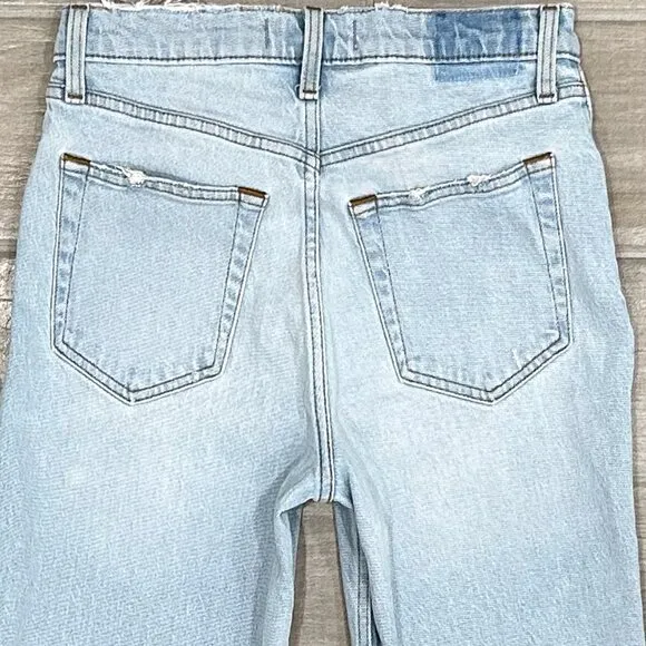 Abercrombie &amp; Fitch The ‘90s Straight Ultra High Rise Jeans in Light Destroy