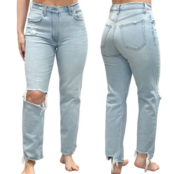 Abercrombie &amp; Fitch The ‘90s Straight Ultra High Rise Jeans in Light Destroy