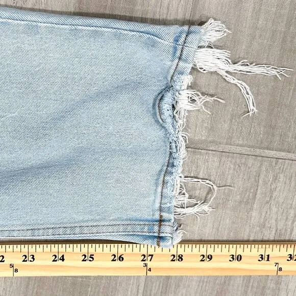 Abercrombie &amp; Fitch The ‘90s Straight Ultra High Rise Jeans in Light Destroy