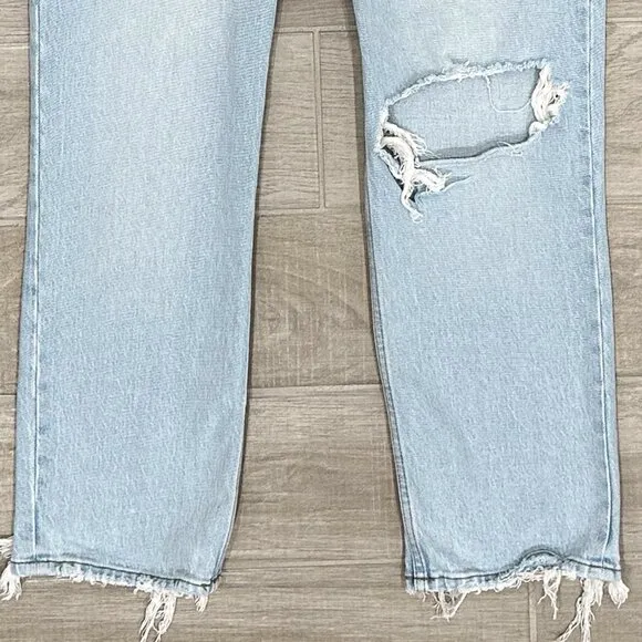 Abercrombie &amp; Fitch The ‘90s Straight Ultra High Rise Jeans in Light Destroy