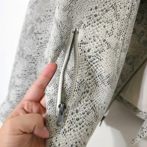 CUPCAKES &amp; CASHMERE Isabell Faux-Suede Cropped Motto Snake Print Jacket, M