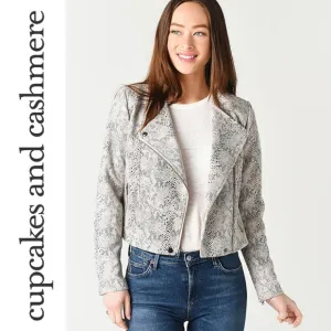 CUPCAKES &amp; CASHMERE Isabell Faux-Suede Cropped Motto Snake Print Jacket, M