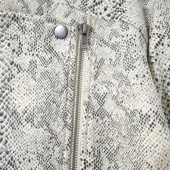 CUPCAKES &amp; CASHMERE Isabell Faux-Suede Cropped Motto Snake Print Jacket, M