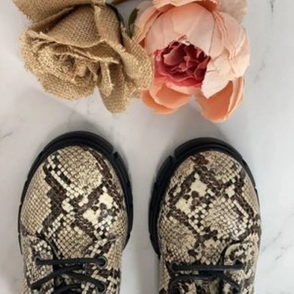 Dirty Laundry Tan No Doubt Ankle Booties 7