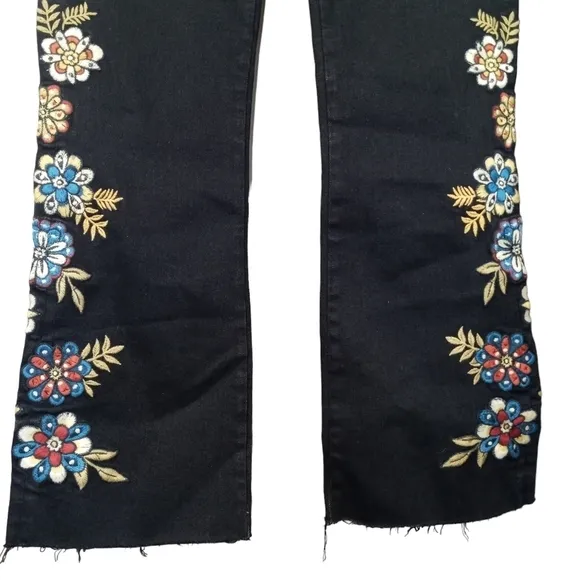 Driftwood Embroidered Floral Pull-on Stretch Black Jeans NWT Size 26