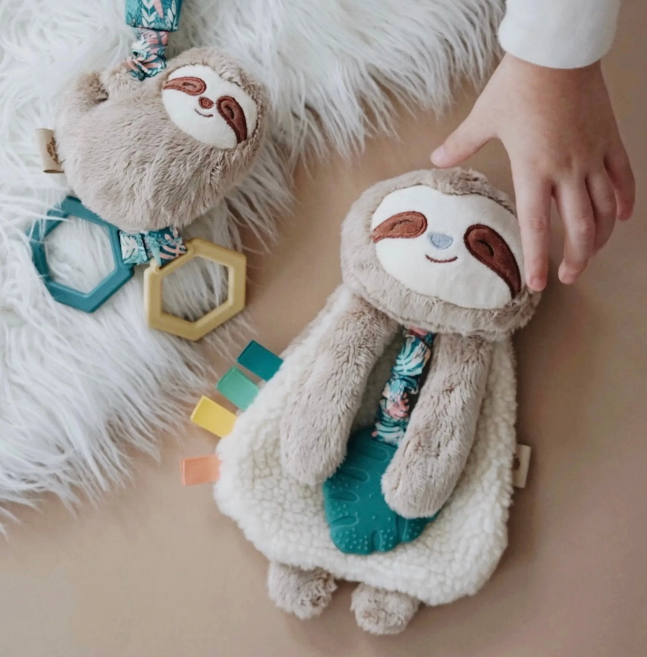 Itzy Friends Lovey - Sloth