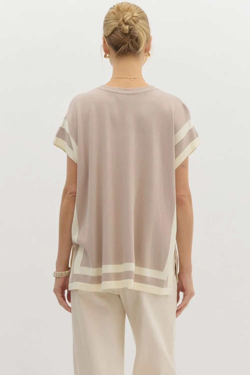 KNIT TOP WITH STRIPE OUTLINE DETAIL