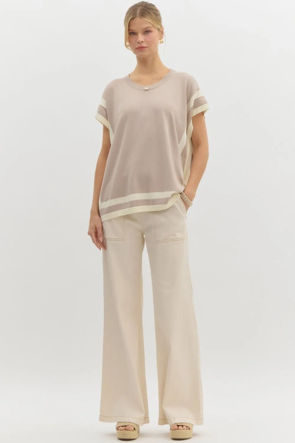 KNIT TOP WITH STRIPE OUTLINE DETAIL
