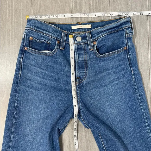 Levi's Premium Wedgie Icon Fit Cheeky Jeans in Charleston Moves Size 25 Revolve