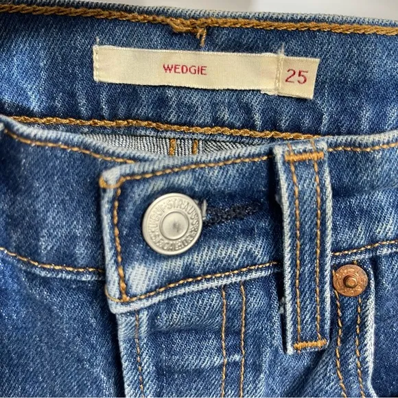 Levi's Premium Wedgie Icon Fit Cheeky Jeans in Charleston Moves Size 25 Revolve