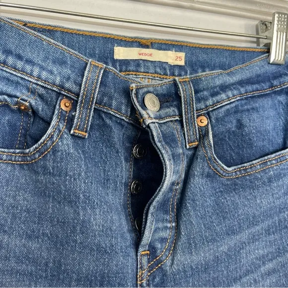 Levi's Premium Wedgie Icon Fit Cheeky Jeans in Charleston Moves Size 25 Revolve