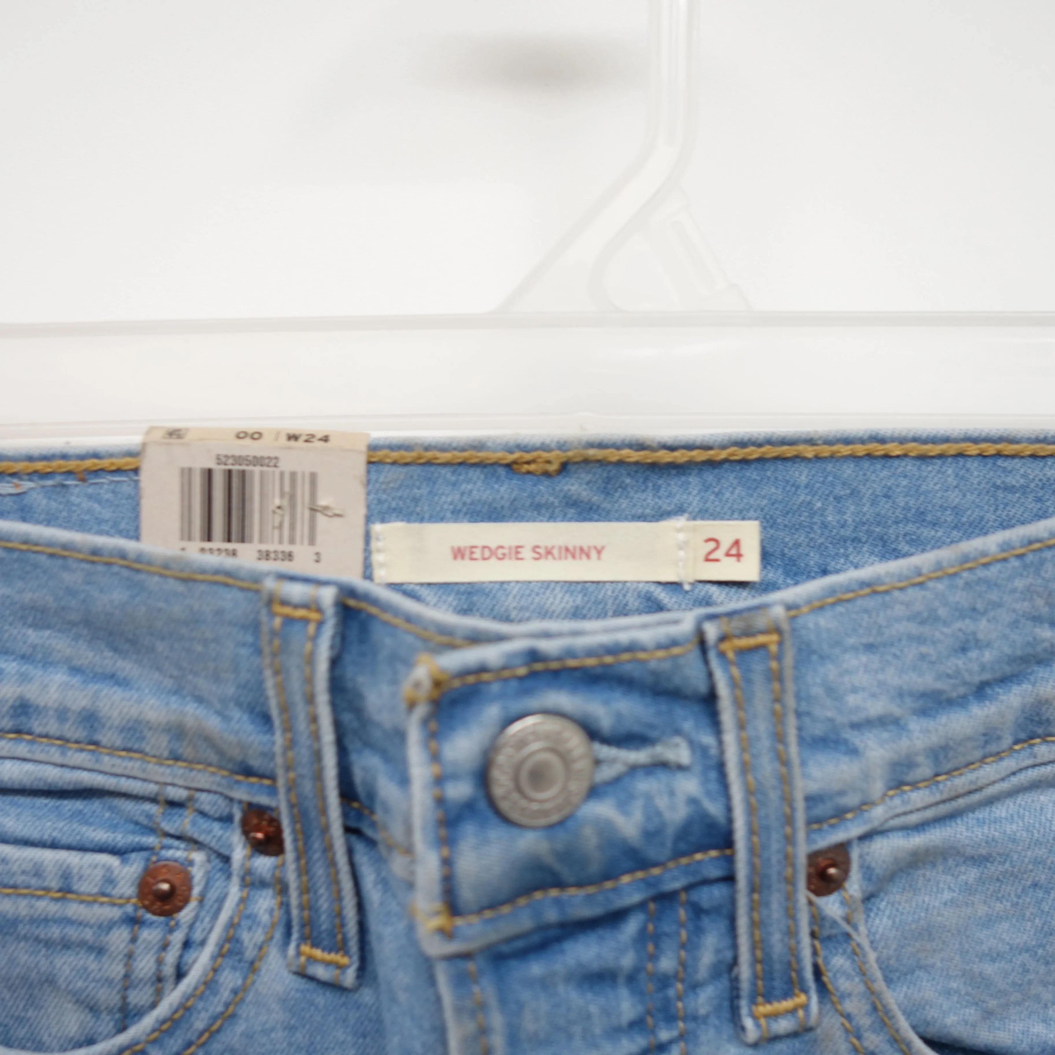 Levi's Wedgie Skinny Light Blue Ripped Denim Slim Skinny Denim Jeans Size 00M / 24 x 27