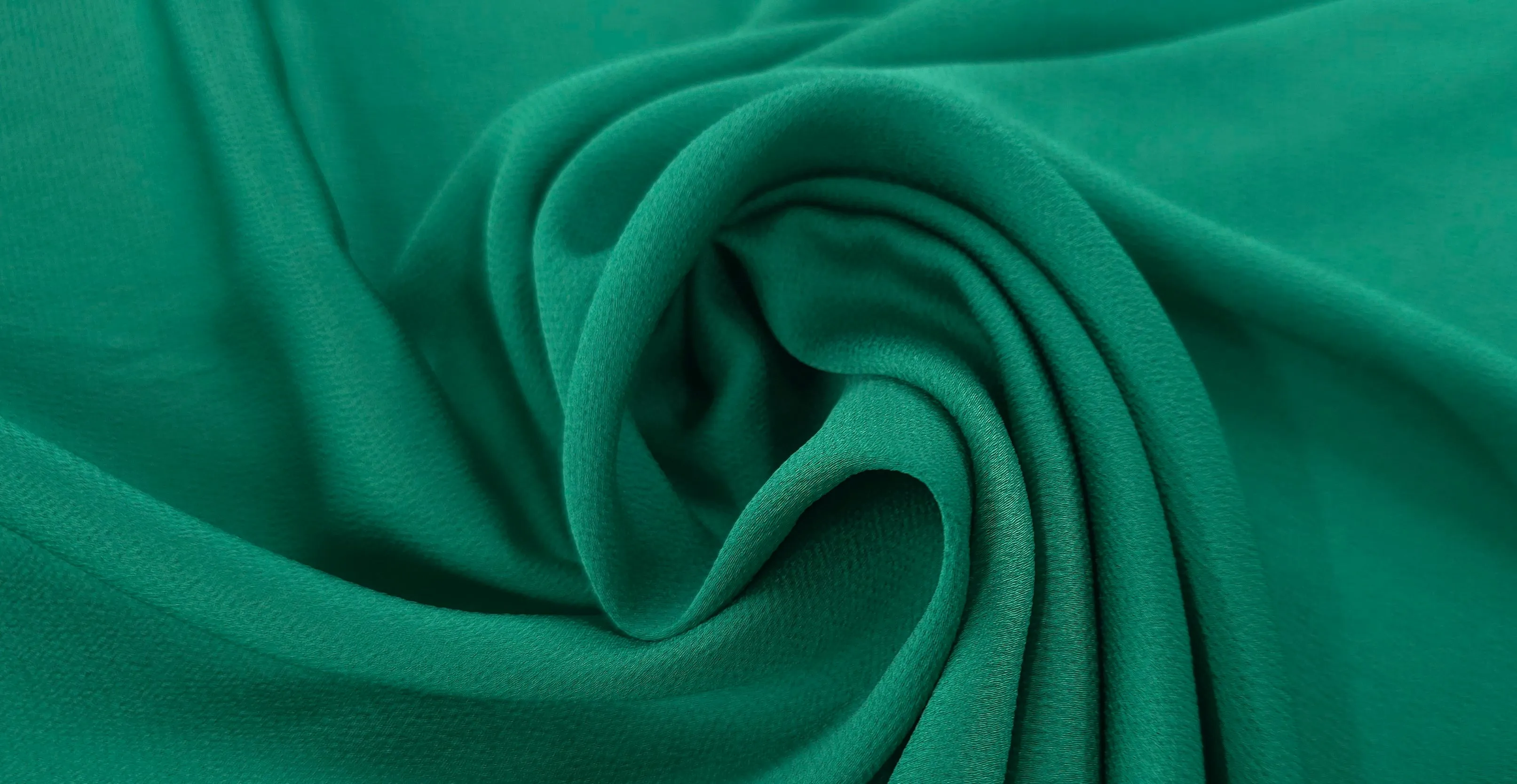 Lightweight Crepe Textured Polyester Emerald