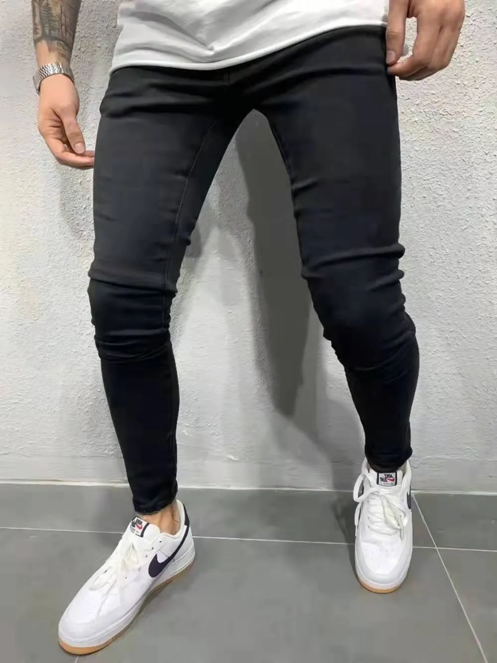 Men's Snug Fitting Skinny Denim Jeans