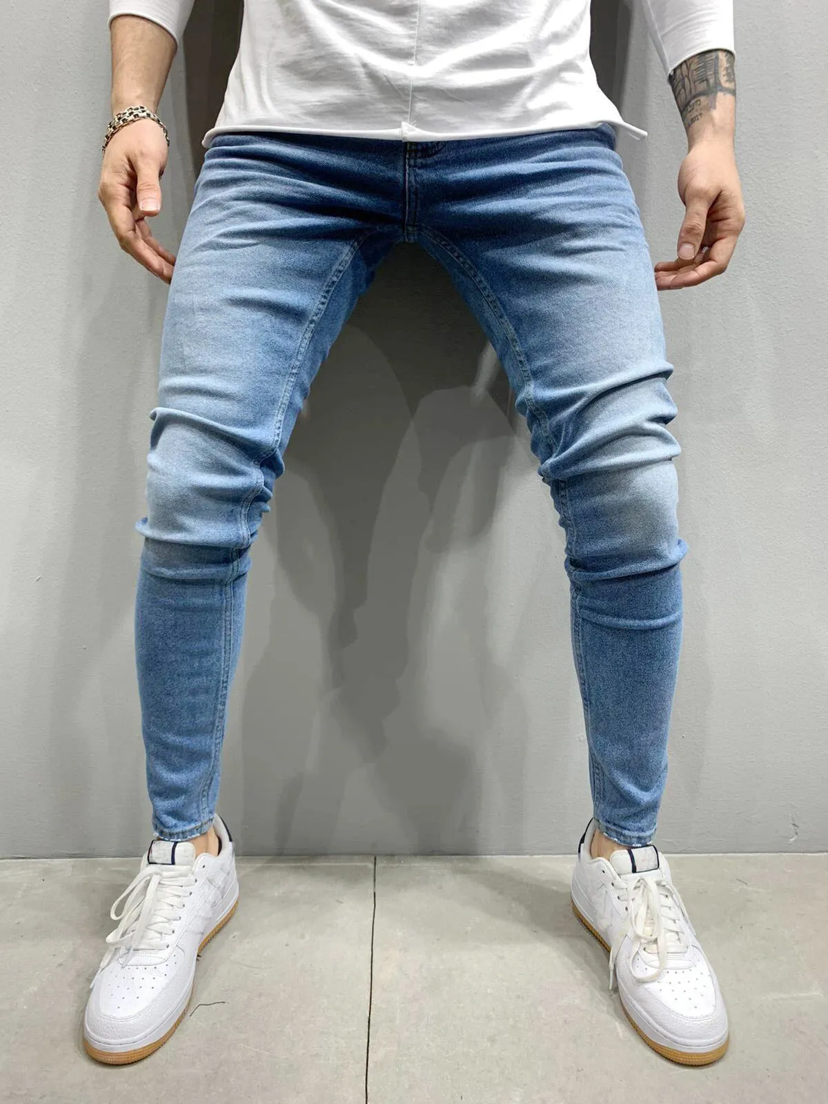 Men's Snug Fitting Skinny Denim Jeans