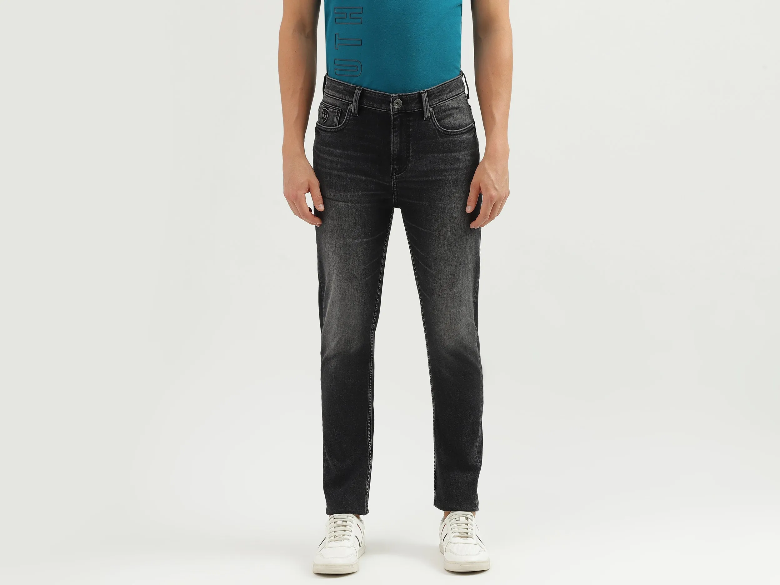 Men's Solid Carrot Fit Jeans