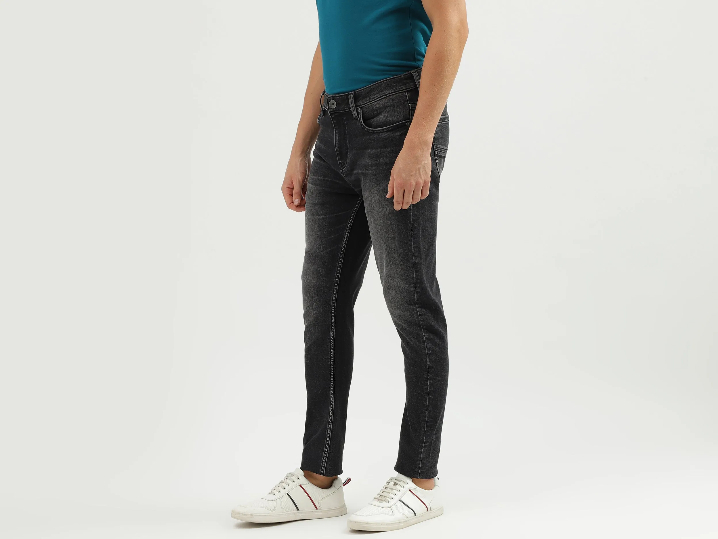 Men's Solid Carrot Fit Jeans