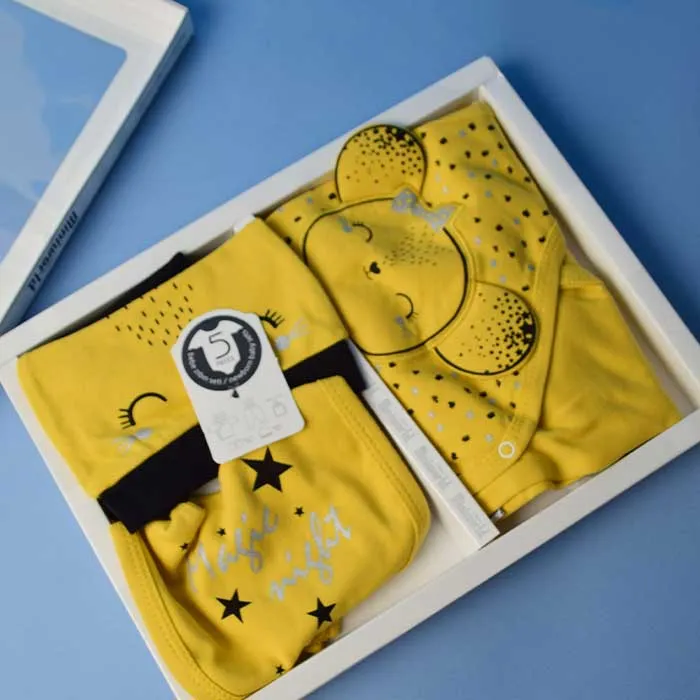 New Born Baby Set Gift Pack Box Zero With Head Cap, Soaks And Cartoon Tattoo Shirt