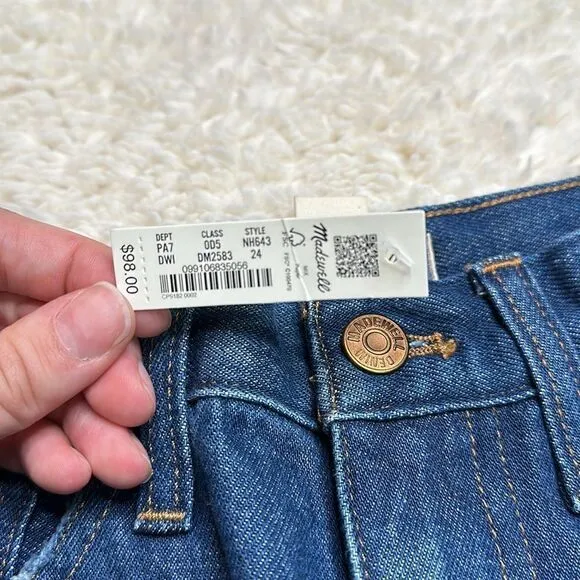 NWT Baggy Straight Jeans in Dark Worn Indigo Wash in size 24