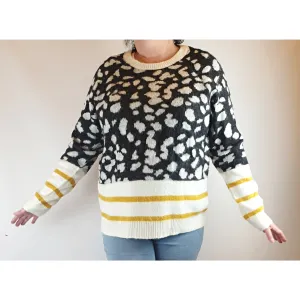 soft knit jumper with contrasting front prints size XL (best fits size 16)