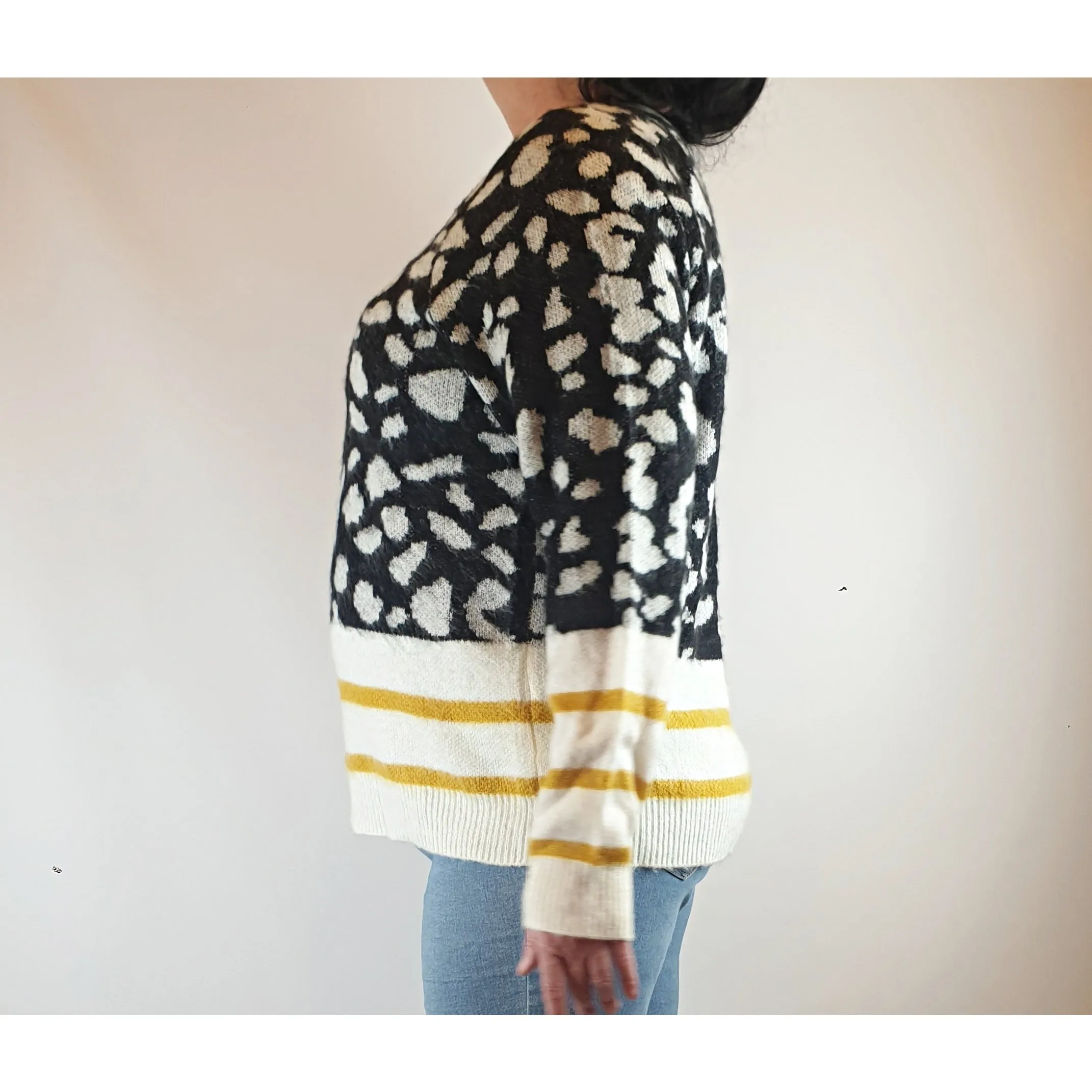 soft knit jumper with contrasting front prints size XL (best fits size 16)