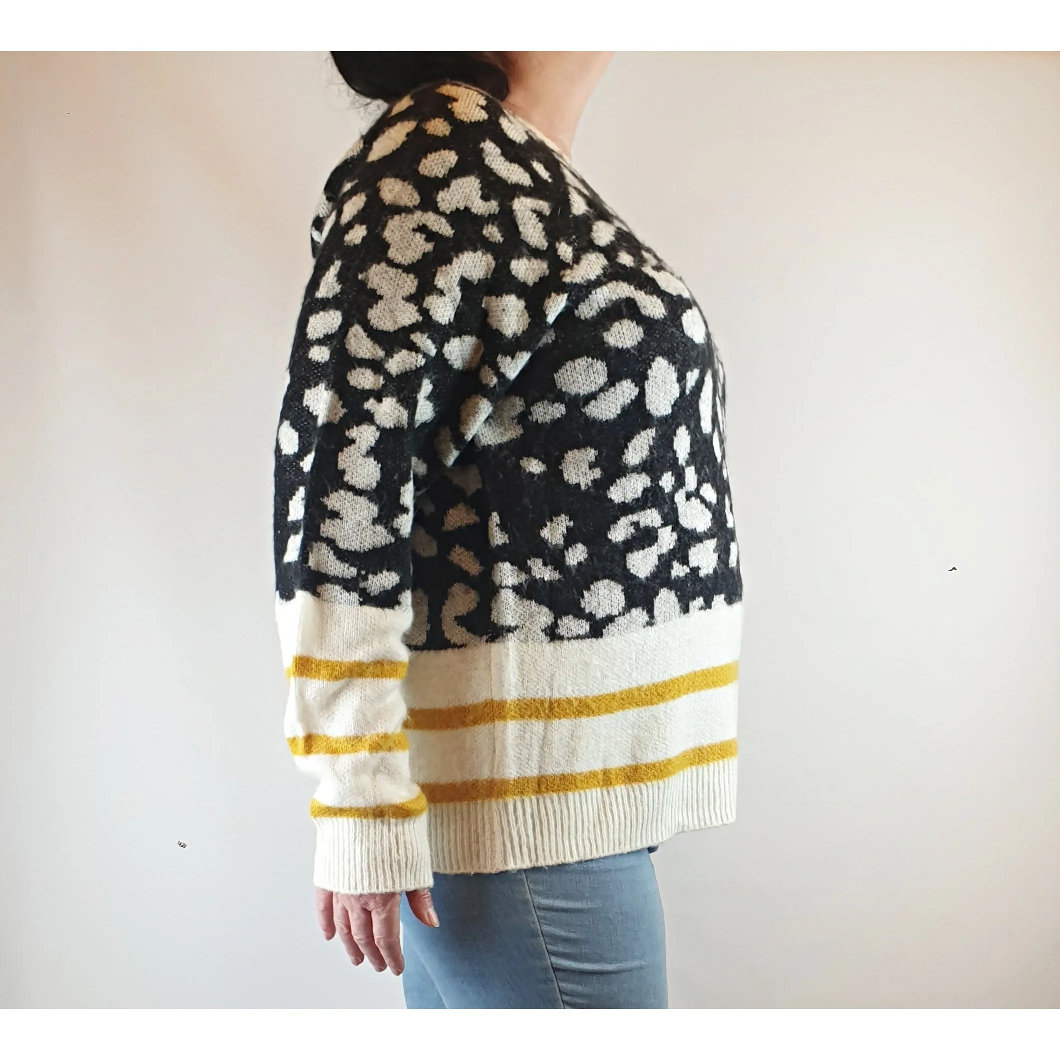 soft knit jumper with contrasting front prints size XL (best fits size 16)